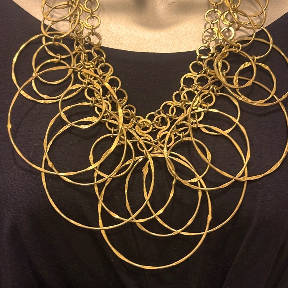 Vintage Goldtone Circle Necklace - Picture 2 of 6